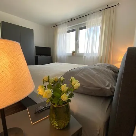 Apartment Modernes Am Hafen Mit Seeblick