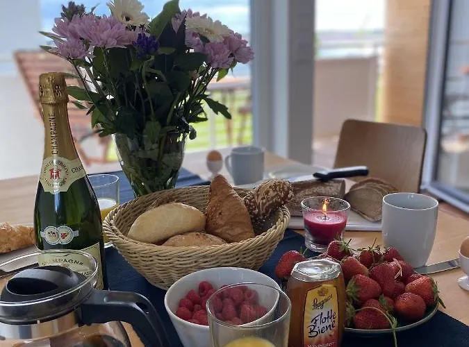 Modernes Am Hafen Mit Seeblick Grossraeschen